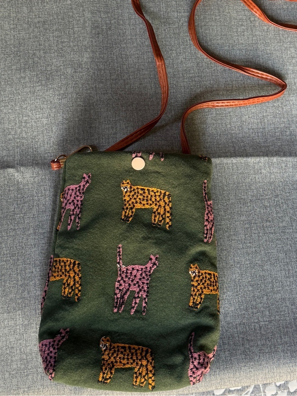 PURRFECT GIFT! Green Canvas Pink & Orange Cat Embroidered Crossbody Bag | NWT - Picture 3 of 9